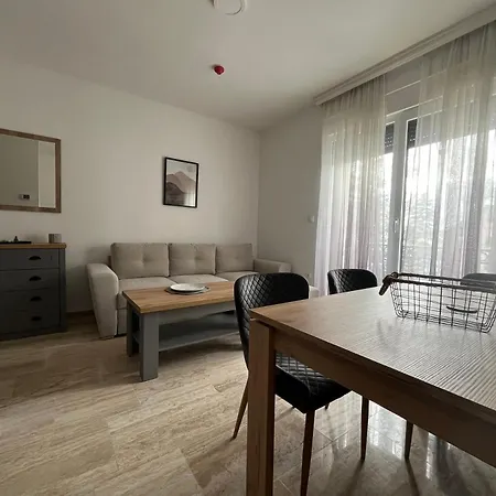 Big Smile, Apartment *